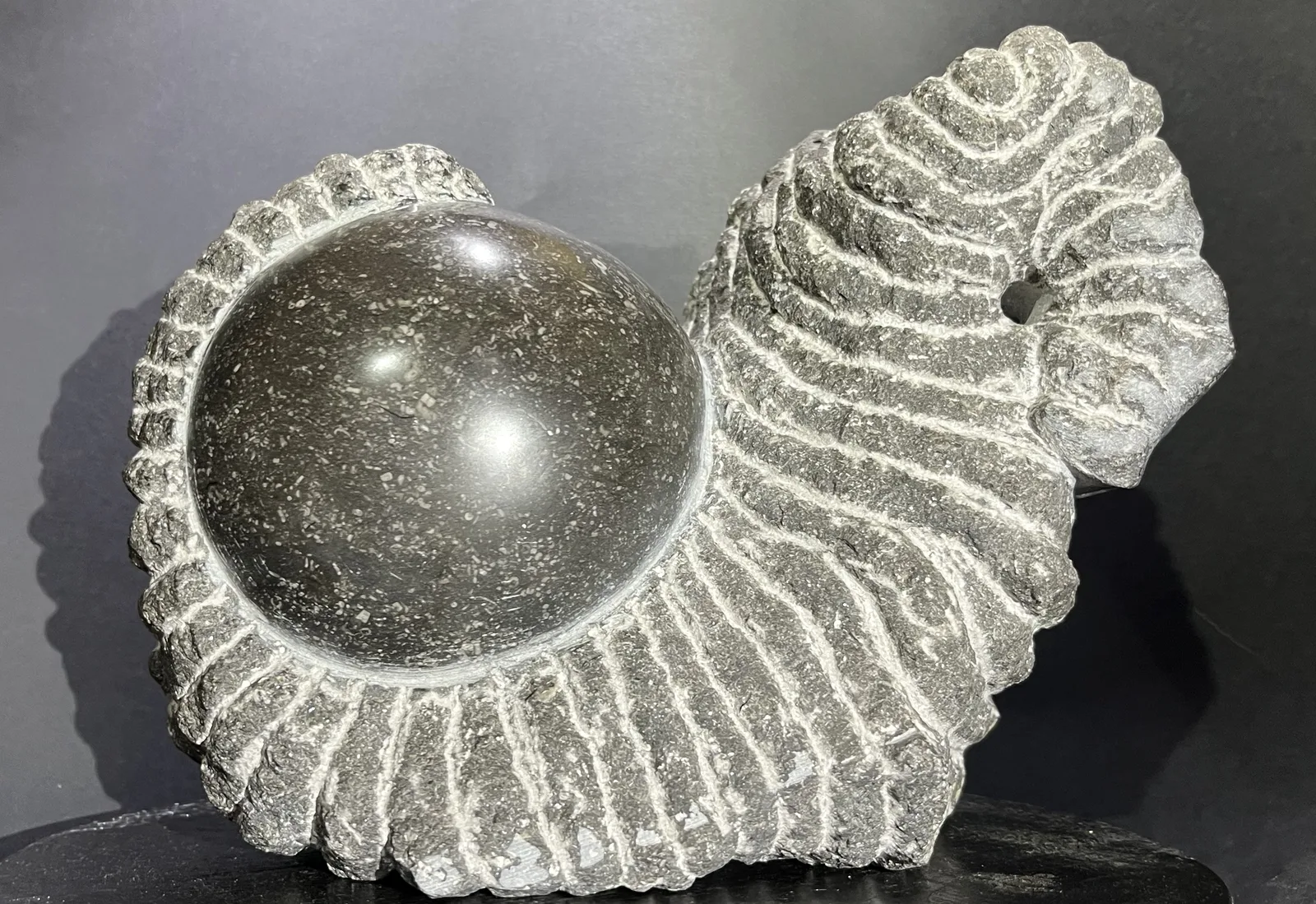 Kamnita skulptura Shamir